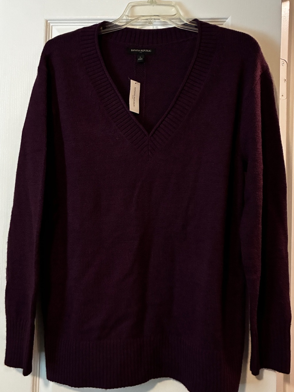 Banana Republic Men's V-Neck Sweater - Plum